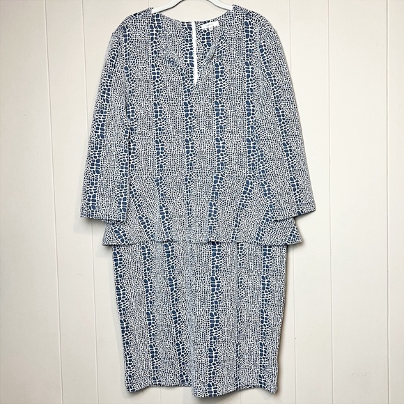 Tyler Boe Long Sleeve Peplum Sheath Dress large blue reptile V neck stretch knit - Picture 12 of 12